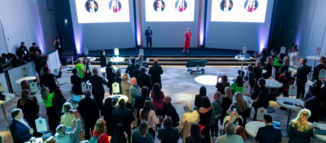 15 Tips for Standing Out at a Trade Show
